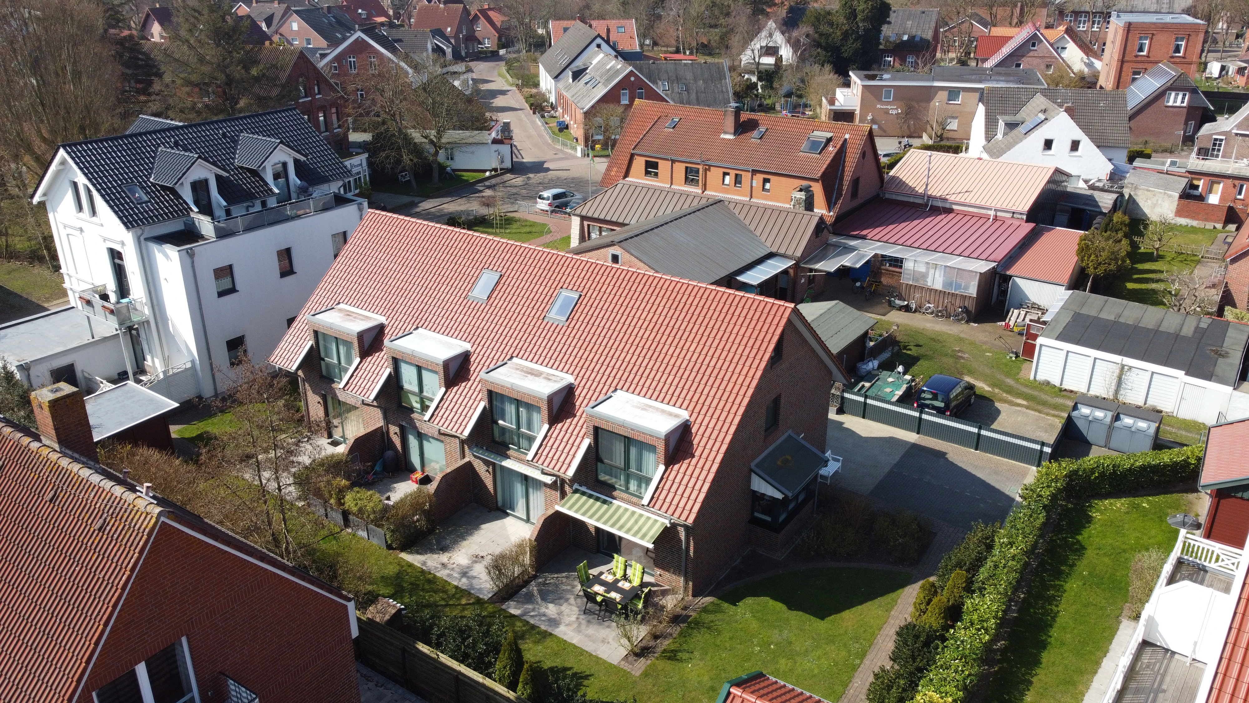 Drohnenaufnahme – Ferienhaus
        Windvogel